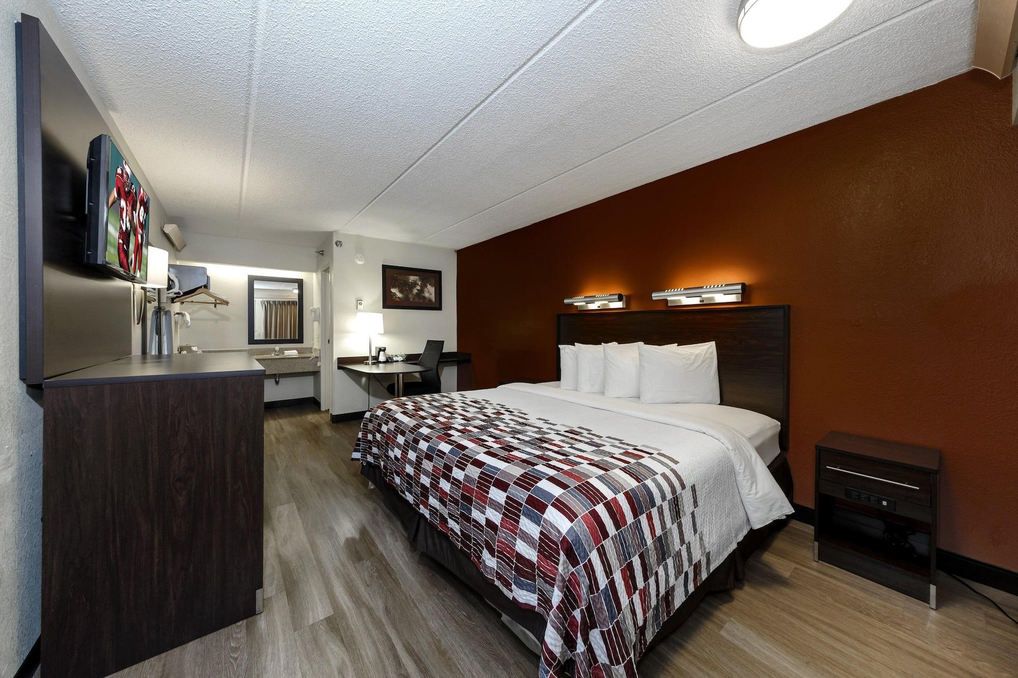 Red Roof Inn Tampa - Brandon Экстерьер фото