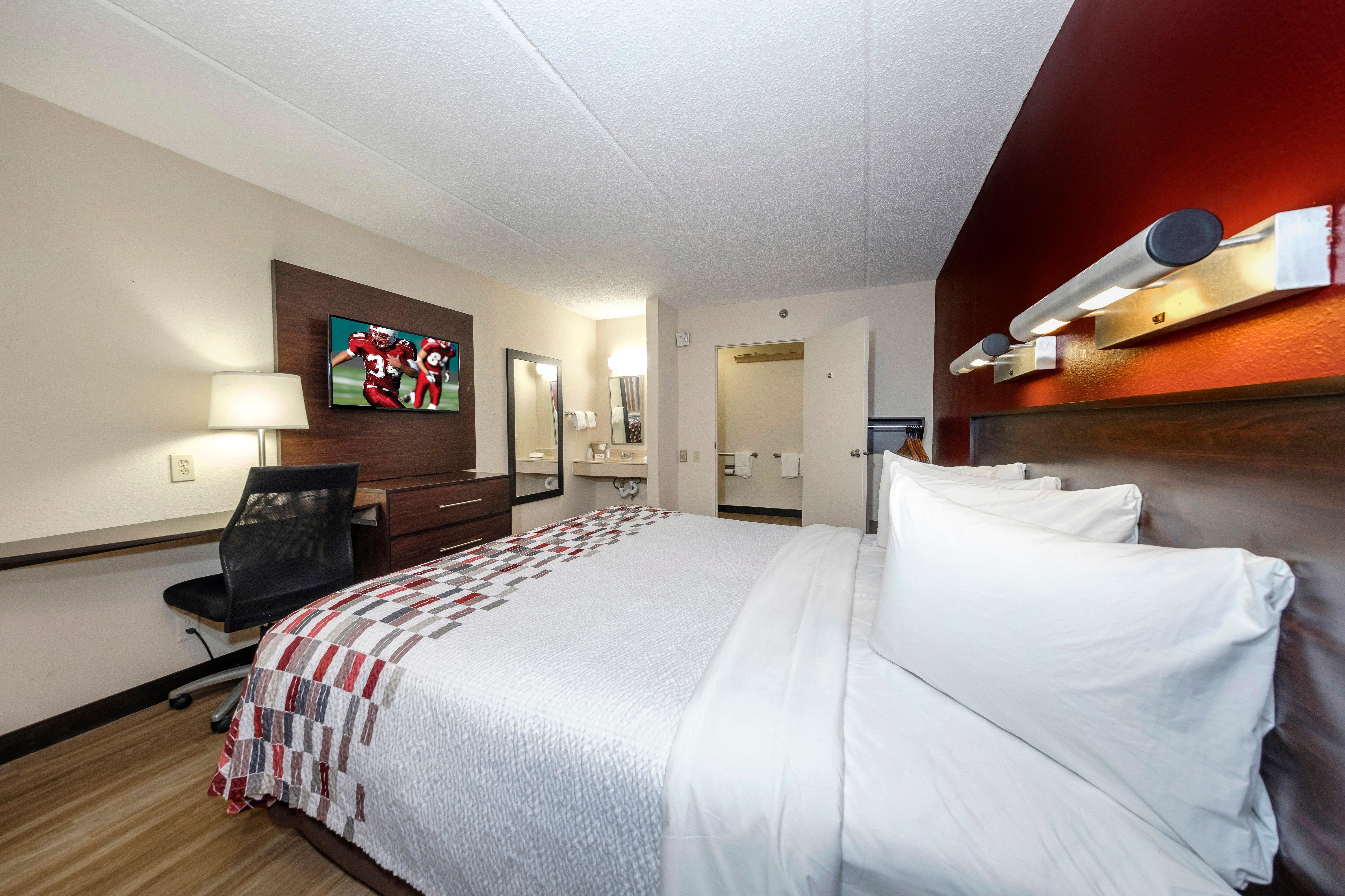 Red Roof Inn Tampa - Brandon Экстерьер фото