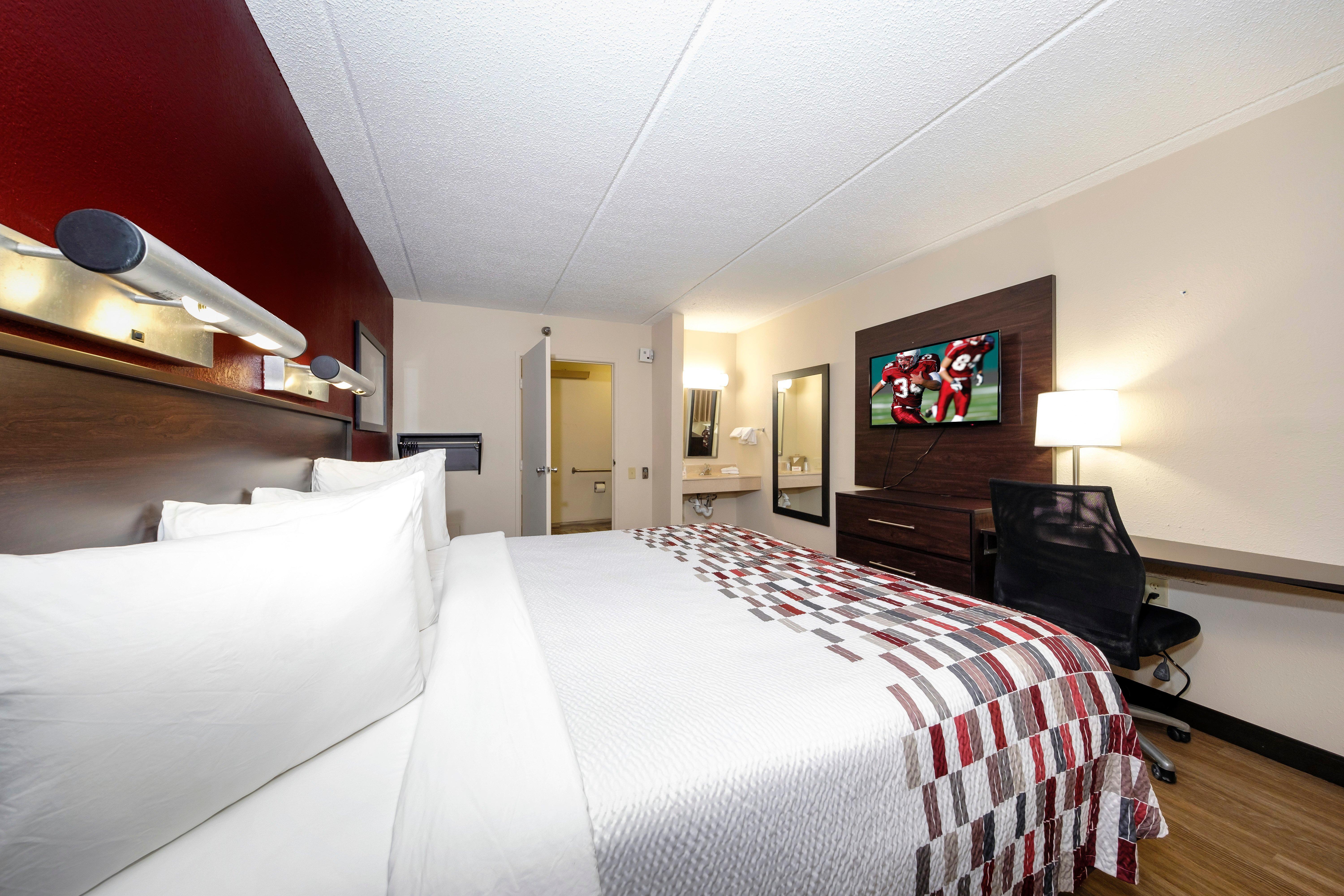 Red Roof Inn Tampa - Brandon Экстерьер фото