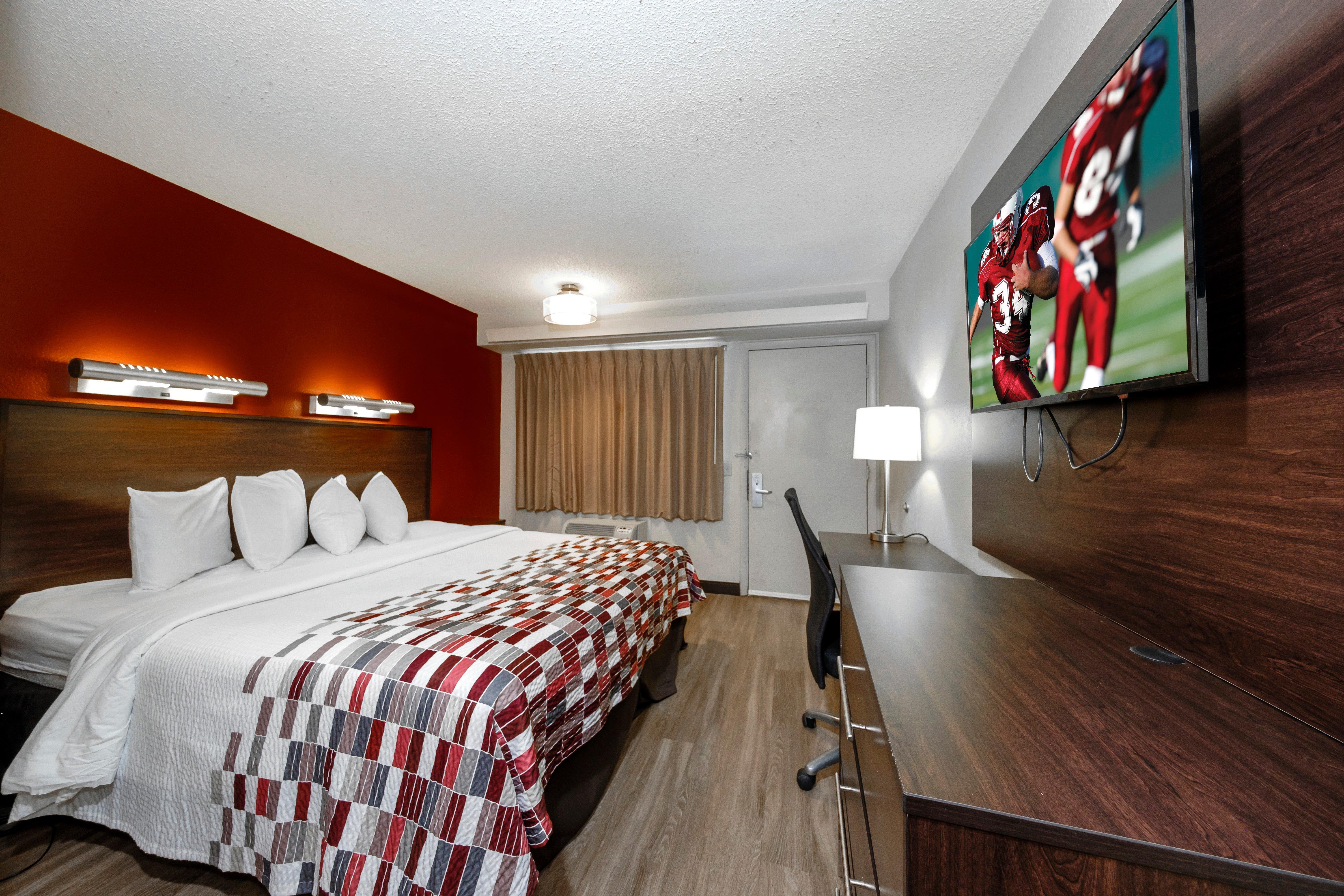 Red Roof Inn Tampa - Brandon Экстерьер фото