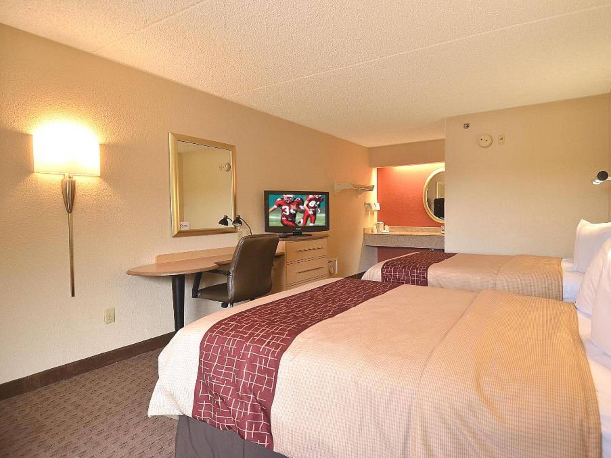 Red Roof Inn Tampa - Brandon Экстерьер фото